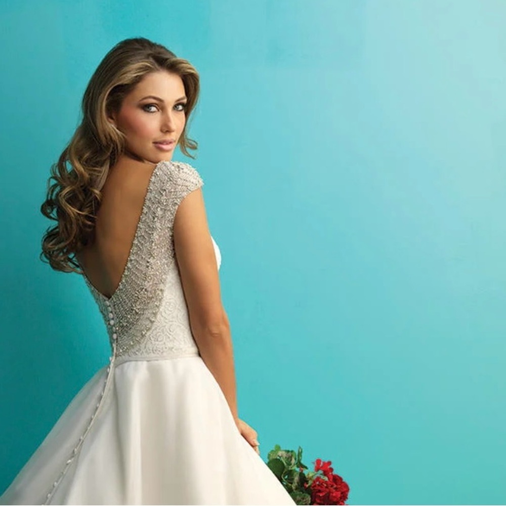 Wedding Dress by Allure, Style 9265, size 14, no alterations. Only worn for pics